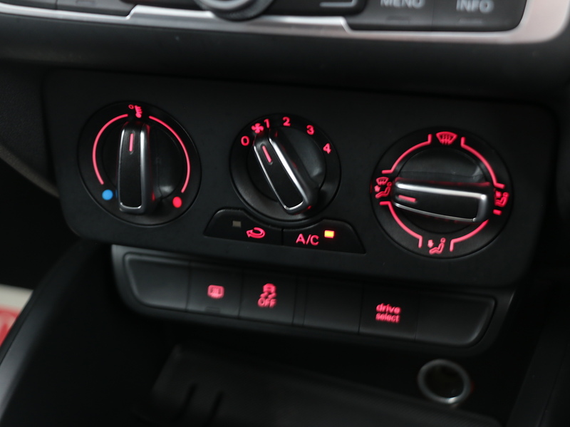 Audi 1.4 TFSI S LINE HATCHBACK PETROL MANUAL SUNROOF SAT NAV BLUETOOTH DAB STEREO PARKING AIDS SAME OWNER FOR 3 YEARS ONLY 56000 MILES SH JUST £35 ROAD TAX 72-74 Mitcham Road