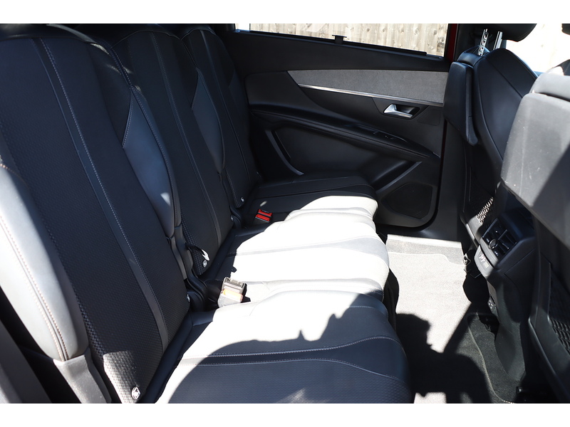 Peugeot 1.2 PURETECH GT SUV 5DR PETROL EAT AUTO 7 SEATER SAT NAV BLUETOOTH DAB STEREO APPLE CARPLAY REAR CAMERA PARKING AIDS JUST 1 OWNER ONLY 50000 MILES SH 72-74 Mitcham Road