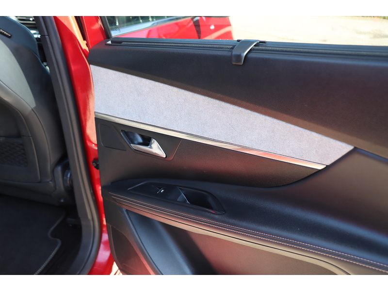 Peugeot 1.2 PURETECH GT SUV 5DR PETROL EAT AUTO 7 SEATER SAT NAV BLUETOOTH DAB STEREO APPLE CARPLAY REAR CAMERA PARKING AIDS JUST 1 OWNER ONLY 50000 MILES SH 72-74 Mitcham Road