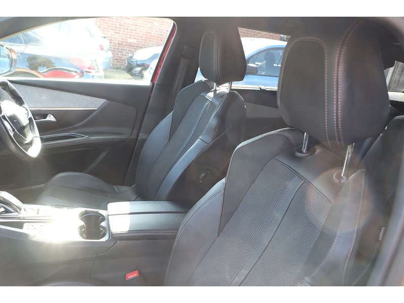 Peugeot 1.2 PURETECH GT SUV 5DR PETROL EAT AUTO 7 SEATER SAT NAV BLUETOOTH DAB STEREO APPLE CARPLAY REAR CAMERA PARKING AIDS JUST 1 OWNER ONLY 50000 MILES SH 72-74 Mitcham Road