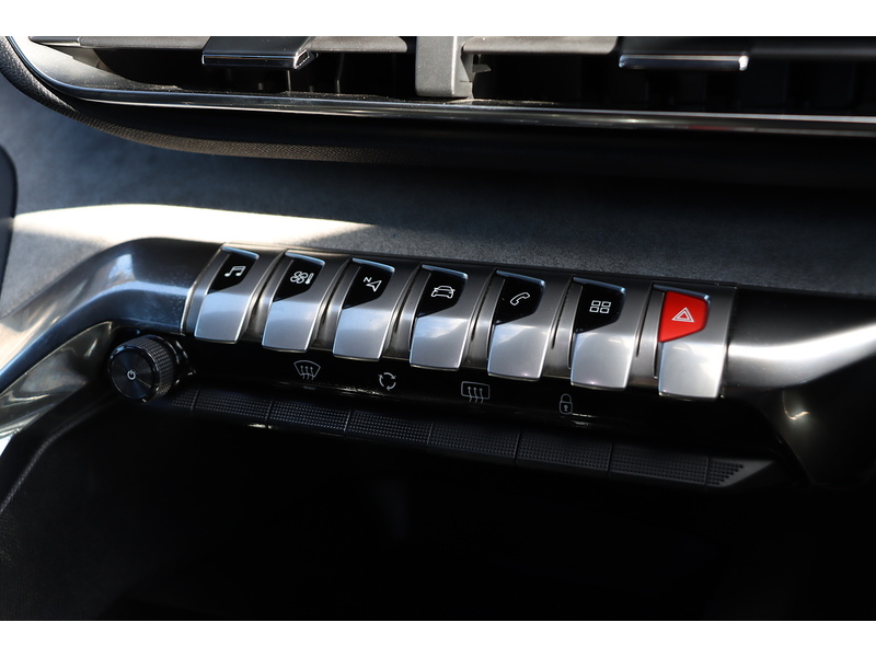 Peugeot 1.2 PURETECH GT SUV 5DR PETROL EAT AUTO 7 SEATER SAT NAV BLUETOOTH DAB STEREO APPLE CARPLAY REAR CAMERA PARKING AIDS JUST 1 OWNER ONLY 50000 MILES SH 72-74 Mitcham Road