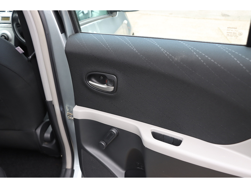 Toyota 1.3 TR HATCHBACK 5DR PETROL MULTIMODE AUTO STEREO CD PLAYER AIR CONDITIONING JUST 2 OWNERS SAME OWNER FOR 8 YEARS ONLY 94000 MILES SH NO ULEZ CHARGE 72-74 Mitcham Road