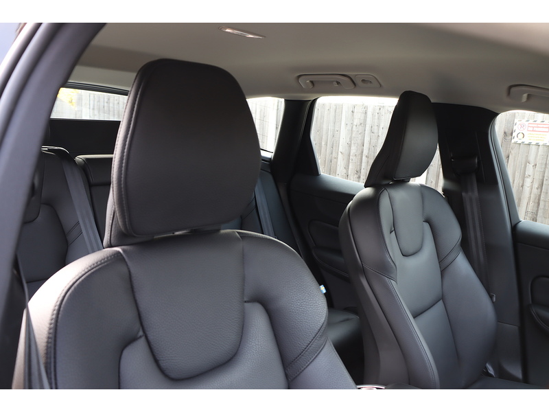 Volvo 2.0 B5 MHEV PLUS SUV 5DR PETROL HYBRID AWD AUTO HEATED SEATS SAT NAV BLUETOOTH APPLE CARPLAY REAR & 360 CAM PARKING AIDS JUST 1 OWNER 14000 MILES FSH 72-74 Mitcham Road