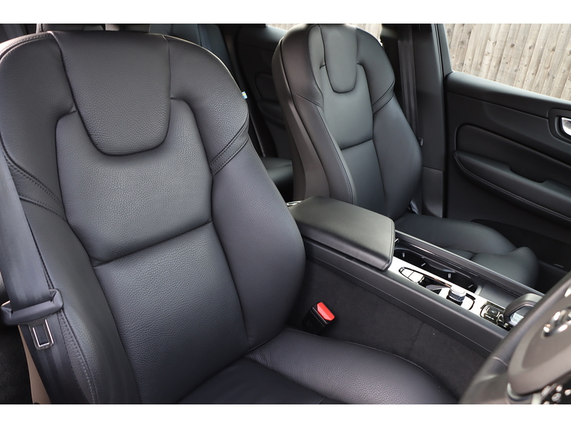 Volvo 2.0 B5 MHEV PLUS SUV 5DR PETROL HYBRID AWD AUTO HEATED SEATS SAT NAV BLUETOOTH APPLE CARPLAY REAR & 360 CAM PARKING AIDS JUST 1 OWNER 14000 MILES FSH 72-74 Mitcham Road