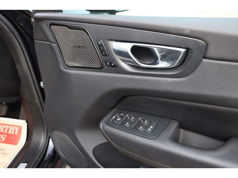 Volvo 2.0 B5 MHEV PLUS SUV 5DR PETROL HYBRID AWD AUTO HEATED SEATS SAT NAV BLUETOOTH APPLE CARPLAY REAR & 360 CAM PARKING AIDS JUST 1 OWNER 14000 MILES FSH 72-74 Mitcham Road