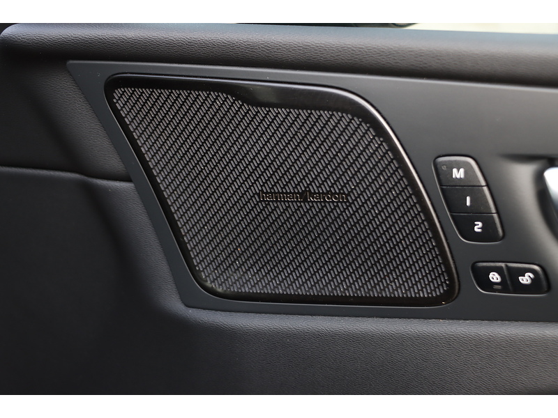 Volvo 2.0 B5 MHEV PLUS SUV 5DR PETROL HYBRID AWD AUTO HEATED SEATS SAT NAV BLUETOOTH APPLE CARPLAY REAR & 360 CAM PARKING AIDS JUST 1 OWNER 14000 MILES FSH 72-74 Mitcham Road