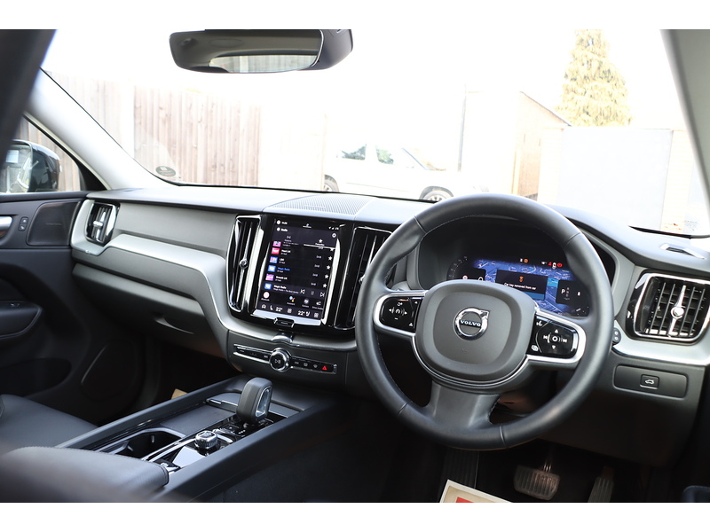 Volvo 2.0 B5 MHEV PLUS SUV 5DR PETROL HYBRID AWD AUTO HEATED SEATS SAT NAV BLUETOOTH APPLE CARPLAY REAR & 360 CAM PARKING AIDS JUST 1 OWNER 14000 MILES FSH 72-74 Mitcham Road