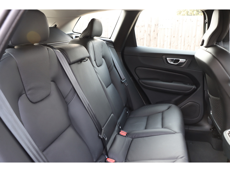 Volvo 2.0 B5 MHEV PLUS SUV 5DR PETROL HYBRID AWD AUTO HEATED SEATS SAT NAV BLUETOOTH APPLE CARPLAY REAR & 360 CAM PARKING AIDS JUST 1 OWNER 14000 MILES FSH 72-74 Mitcham Road