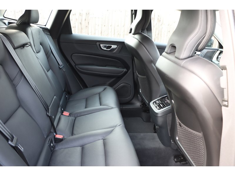 Volvo 2.0 B5 MHEV PLUS SUV 5DR PETROL HYBRID AWD AUTO HEATED SEATS SAT NAV BLUETOOTH APPLE CARPLAY REAR & 360 CAM PARKING AIDS JUST 1 OWNER 14000 MILES FSH 72-74 Mitcham Road