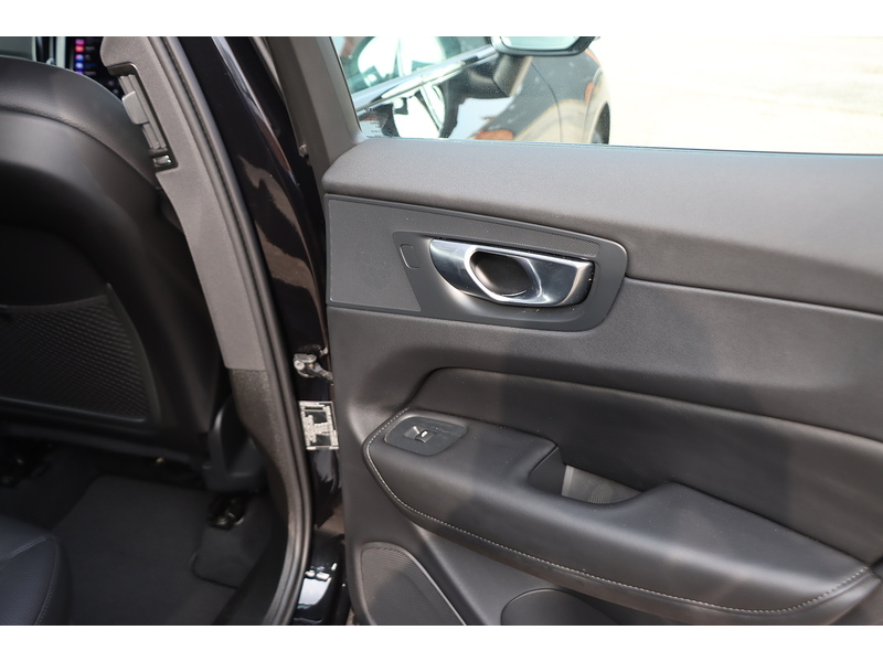 Volvo 2.0 B5 MHEV PLUS SUV 5DR PETROL HYBRID AWD AUTO HEATED SEATS SAT NAV BLUETOOTH APPLE CARPLAY REAR & 360 CAM PARKING AIDS JUST 1 OWNER 14000 MILES FSH 72-74 Mitcham Road