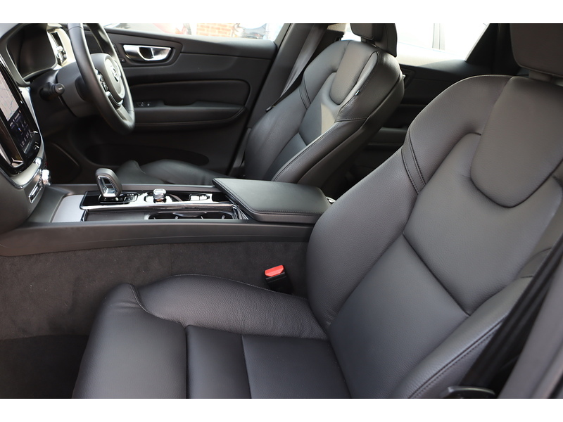 Volvo 2.0 B5 MHEV PLUS SUV 5DR PETROL HYBRID AWD AUTO HEATED SEATS SAT NAV BLUETOOTH APPLE CARPLAY REAR & 360 CAM PARKING AIDS JUST 1 OWNER 14000 MILES FSH 72-74 Mitcham Road