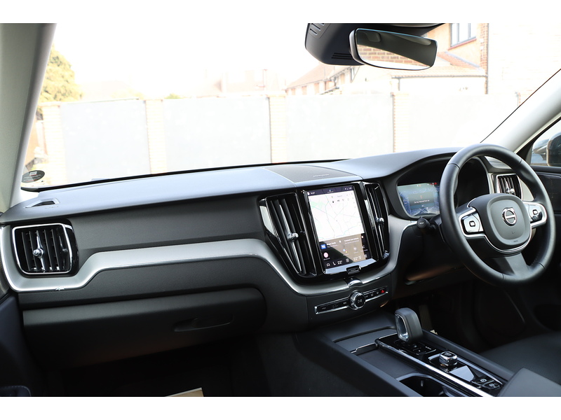 Volvo 2.0 B5 MHEV PLUS SUV 5DR PETROL HYBRID AWD AUTO HEATED SEATS SAT NAV BLUETOOTH APPLE CARPLAY REAR & 360 CAM PARKING AIDS JUST 1 OWNER 14000 MILES FSH 72-74 Mitcham Road