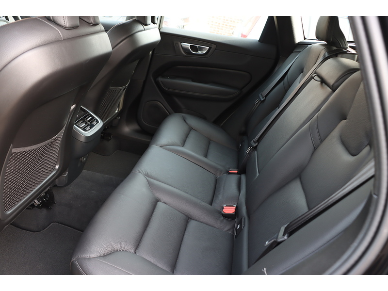 Volvo 2.0 B5 MHEV PLUS SUV 5DR PETROL HYBRID AWD AUTO HEATED SEATS SAT NAV BLUETOOTH APPLE CARPLAY REAR & 360 CAM PARKING AIDS JUST 1 OWNER 14000 MILES FSH 72-74 Mitcham Road