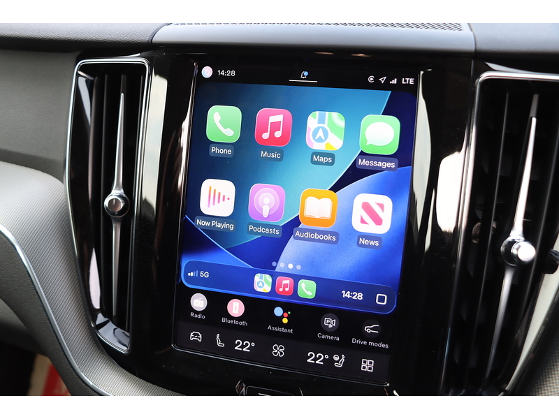 Volvo 2.0 B5 MHEV PLUS SUV 5DR PETROL HYBRID AWD AUTO HEATED SEATS SAT NAV BLUETOOTH APPLE CARPLAY REAR & 360 CAM PARKING AIDS JUST 1 OWNER 14000 MILES FSH 72-74 Mitcham Road