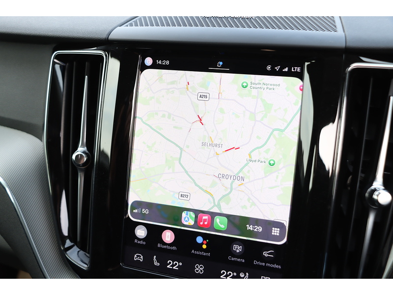 Volvo 2.0 B5 MHEV PLUS SUV 5DR PETROL HYBRID AWD AUTO HEATED SEATS SAT NAV BLUETOOTH APPLE CARPLAY REAR & 360 CAM PARKING AIDS JUST 1 OWNER 14000 MILES FSH 72-74 Mitcham Road