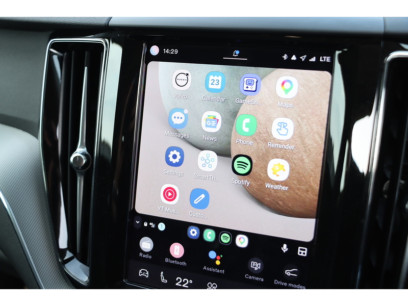 Volvo 2.0 B5 MHEV PLUS SUV 5DR PETROL HYBRID AWD AUTO HEATED SEATS SAT NAV BLUETOOTH APPLE CARPLAY REAR & 360 CAM PARKING AIDS JUST 1 OWNER 14000 MILES FSH 72-74 Mitcham Road