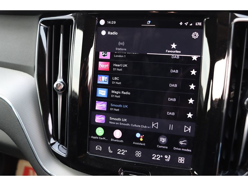 Volvo 2.0 B5 MHEV PLUS SUV 5DR PETROL HYBRID AWD AUTO HEATED SEATS SAT NAV BLUETOOTH APPLE CARPLAY REAR & 360 CAM PARKING AIDS JUST 1 OWNER 14000 MILES FSH 72-74 Mitcham Road