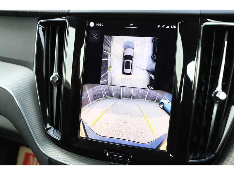 Volvo 2.0 B5 MHEV PLUS SUV 5DR PETROL HYBRID AWD AUTO HEATED SEATS SAT NAV BLUETOOTH APPLE CARPLAY REAR & 360 CAM PARKING AIDS JUST 1 OWNER 14000 MILES FSH 72-74 Mitcham Road