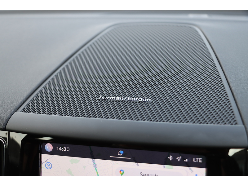 Volvo 2.0 B5 MHEV PLUS SUV 5DR PETROL HYBRID AWD AUTO HEATED SEATS SAT NAV BLUETOOTH APPLE CARPLAY REAR & 360 CAM PARKING AIDS JUST 1 OWNER 14000 MILES FSH 72-74 Mitcham Road