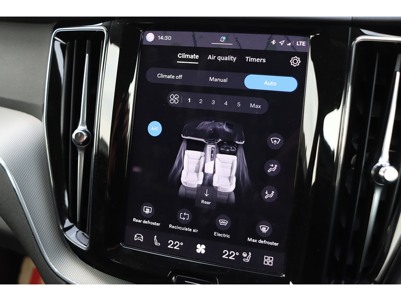 Volvo 2.0 B5 MHEV PLUS SUV 5DR PETROL HYBRID AWD AUTO HEATED SEATS SAT NAV BLUETOOTH APPLE CARPLAY REAR & 360 CAM PARKING AIDS JUST 1 OWNER 14000 MILES FSH 72-74 Mitcham Road