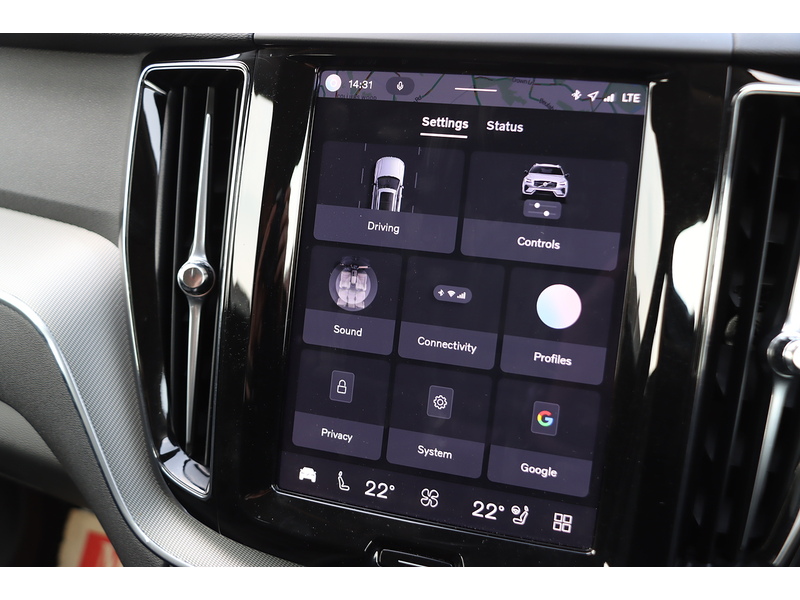 Volvo 2.0 B5 MHEV PLUS SUV 5DR PETROL HYBRID AWD AUTO HEATED SEATS SAT NAV BLUETOOTH APPLE CARPLAY REAR & 360 CAM PARKING AIDS JUST 1 OWNER 14000 MILES FSH 72-74 Mitcham Road