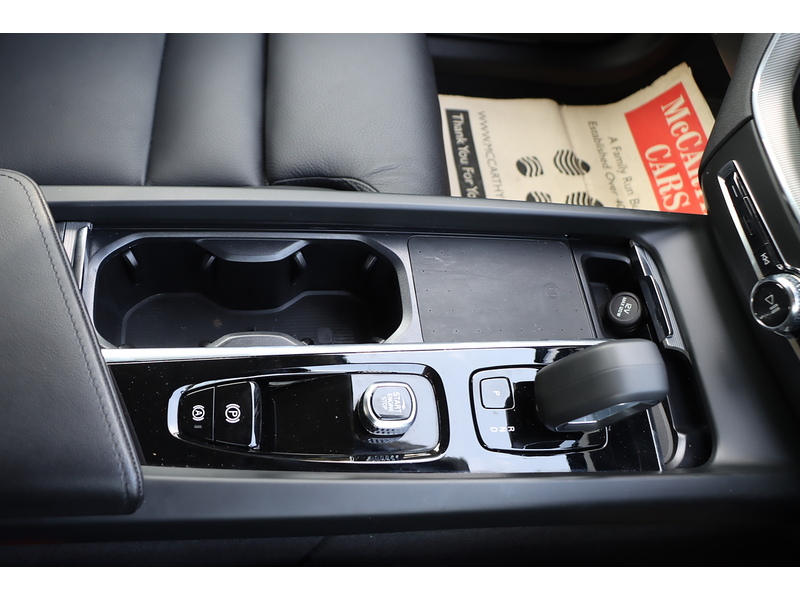 Volvo 2.0 B5 MHEV PLUS SUV 5DR PETROL HYBRID AWD AUTO HEATED SEATS SAT NAV BLUETOOTH APPLE CARPLAY REAR & 360 CAM PARKING AIDS JUST 1 OWNER 14000 MILES FSH 72-74 Mitcham Road