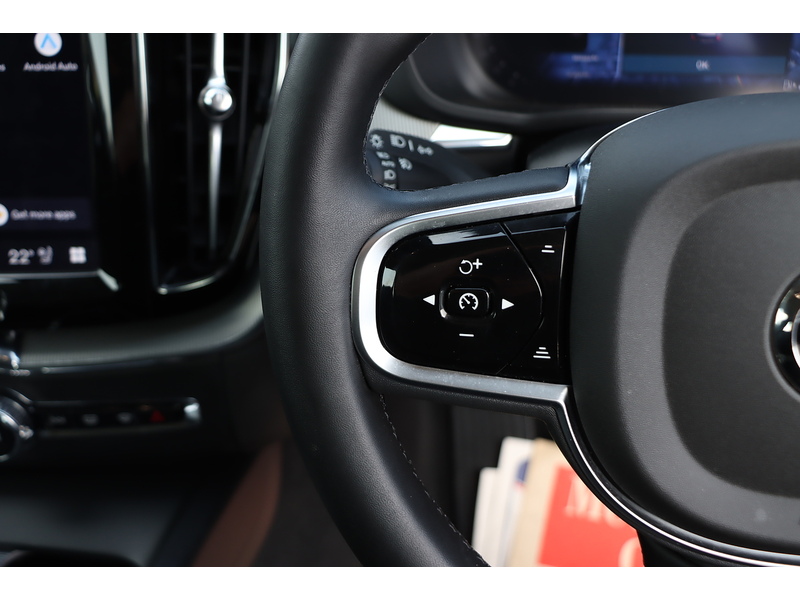 Volvo 2.0 B5 MHEV PLUS SUV 5DR PETROL HYBRID AWD AUTO HEATED SEATS SAT NAV BLUETOOTH APPLE CARPLAY REAR & 360 CAM PARKING AIDS JUST 1 OWNER 14000 MILES FSH 72-74 Mitcham Road