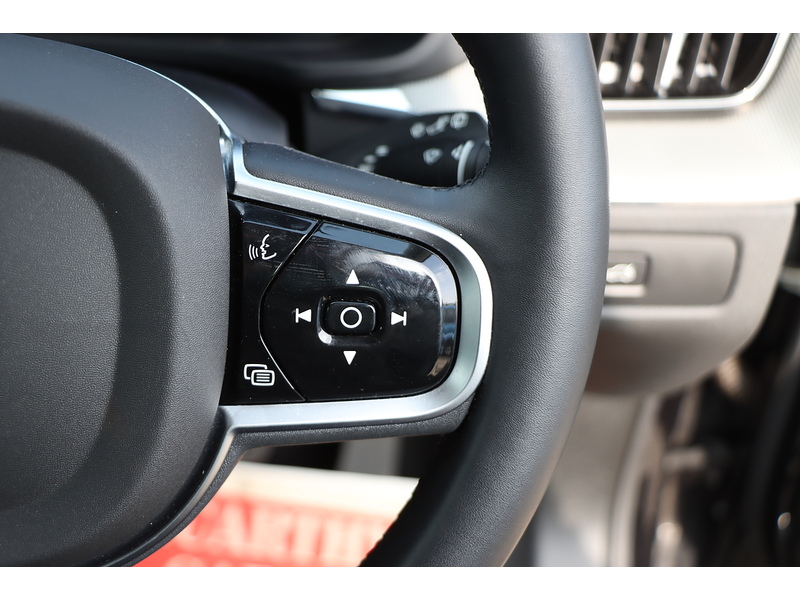 Volvo 2.0 B5 MHEV PLUS SUV 5DR PETROL HYBRID AWD AUTO HEATED SEATS SAT NAV BLUETOOTH APPLE CARPLAY REAR & 360 CAM PARKING AIDS JUST 1 OWNER 14000 MILES FSH 72-74 Mitcham Road