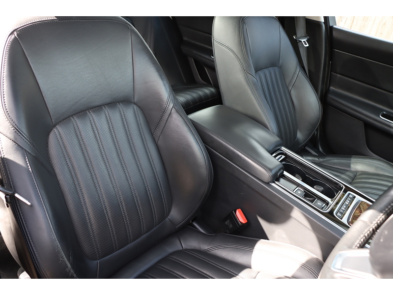 Jaguar 2.0I PORTFOLIO SPORTBRAKE 5DR PETROL AUTO HEATED SEATS SAT NAV BLUETOOTH DAB STEREO REAR CAMERA PARKING AIDS JUST 1 OWNER FROM NEW ONLY 62000 MILES SH 72-74 Mitcham Road