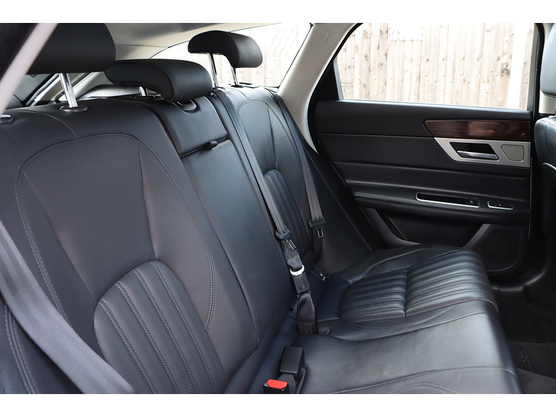 Jaguar 2.0I PORTFOLIO SPORTBRAKE 5DR PETROL AUTO HEATED SEATS SAT NAV BLUETOOTH DAB STEREO REAR CAMERA PARKING AIDS JUST 1 OWNER FROM NEW ONLY 62000 MILES SH 72-74 Mitcham Road