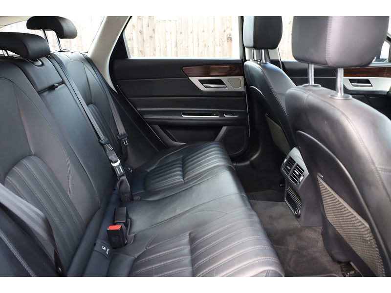 Jaguar 2.0I PORTFOLIO SPORTBRAKE 5DR PETROL AUTO HEATED SEATS SAT NAV BLUETOOTH DAB STEREO REAR CAMERA PARKING AIDS JUST 1 OWNER FROM NEW ONLY 62000 MILES SH 72-74 Mitcham Road