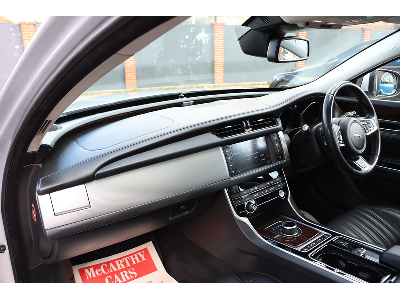 Jaguar 2.0I PORTFOLIO SPORTBRAKE 5DR PETROL AUTO HEATED SEATS SAT NAV BLUETOOTH DAB STEREO REAR CAMERA PARKING AIDS JUST 1 OWNER FROM NEW ONLY 62000 MILES SH 72-74 Mitcham Road