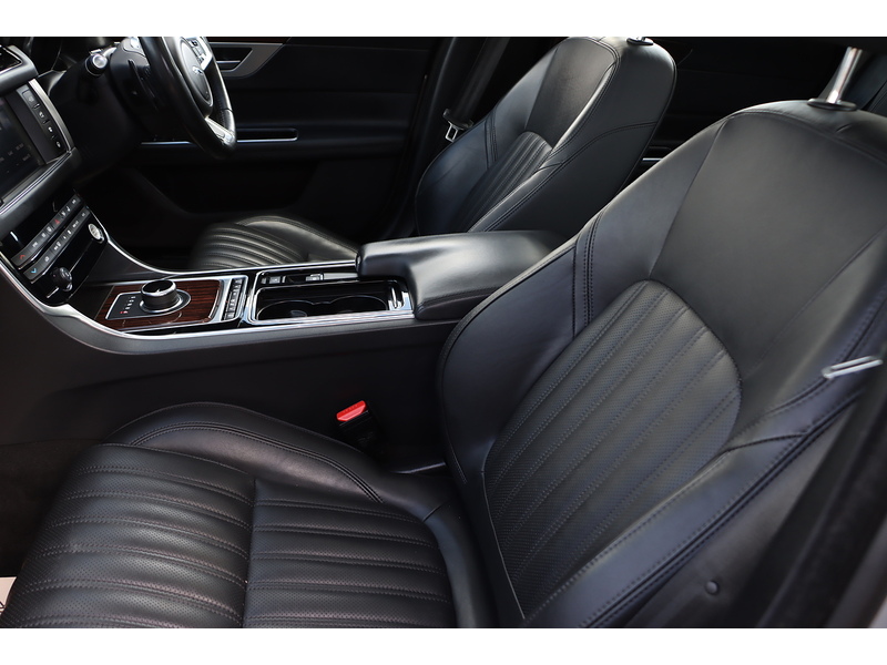Jaguar 2.0I PORTFOLIO SPORTBRAKE 5DR PETROL AUTO HEATED SEATS SAT NAV BLUETOOTH DAB STEREO REAR CAMERA PARKING AIDS JUST 1 OWNER FROM NEW ONLY 62000 MILES SH 72-74 Mitcham Road