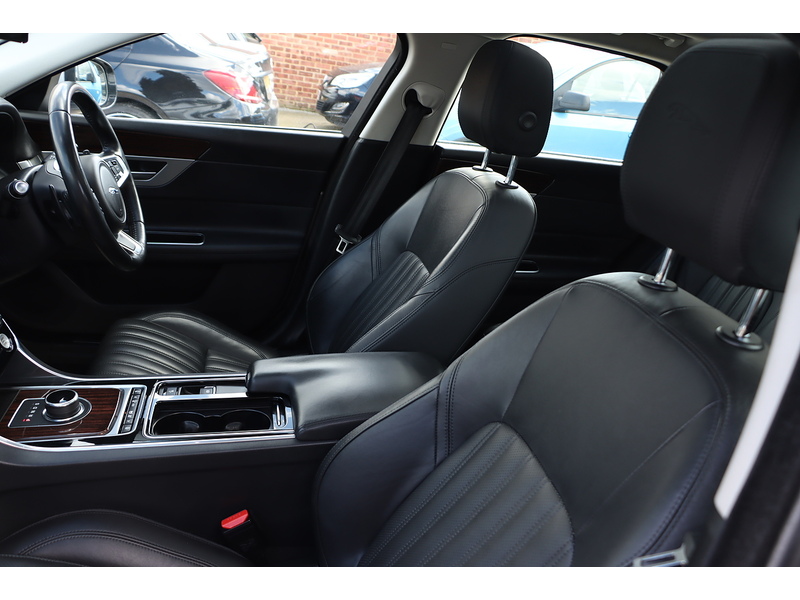 Jaguar 2.0I PORTFOLIO SPORTBRAKE 5DR PETROL AUTO HEATED SEATS SAT NAV BLUETOOTH DAB STEREO REAR CAMERA PARKING AIDS JUST 1 OWNER FROM NEW ONLY 62000 MILES SH 72-74 Mitcham Road
