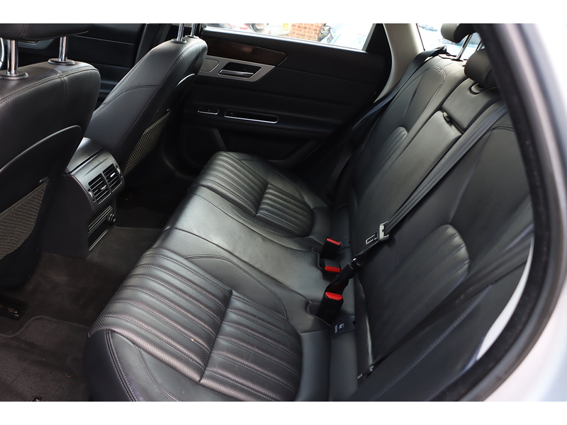 Jaguar 2.0I PORTFOLIO SPORTBRAKE 5DR PETROL AUTO HEATED SEATS SAT NAV BLUETOOTH DAB STEREO REAR CAMERA PARKING AIDS JUST 1 OWNER FROM NEW ONLY 62000 MILES SH 72-74 Mitcham Road