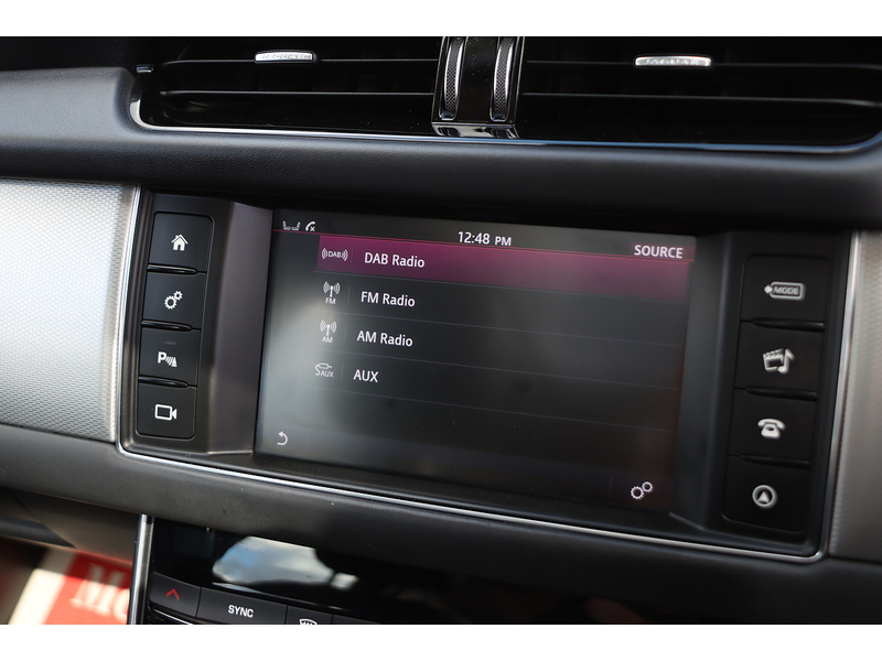 Jaguar 2.0I PORTFOLIO SPORTBRAKE 5DR PETROL AUTO HEATED SEATS SAT NAV BLUETOOTH DAB STEREO REAR CAMERA PARKING AIDS JUST 1 OWNER FROM NEW ONLY 62000 MILES SH 72-74 Mitcham Road