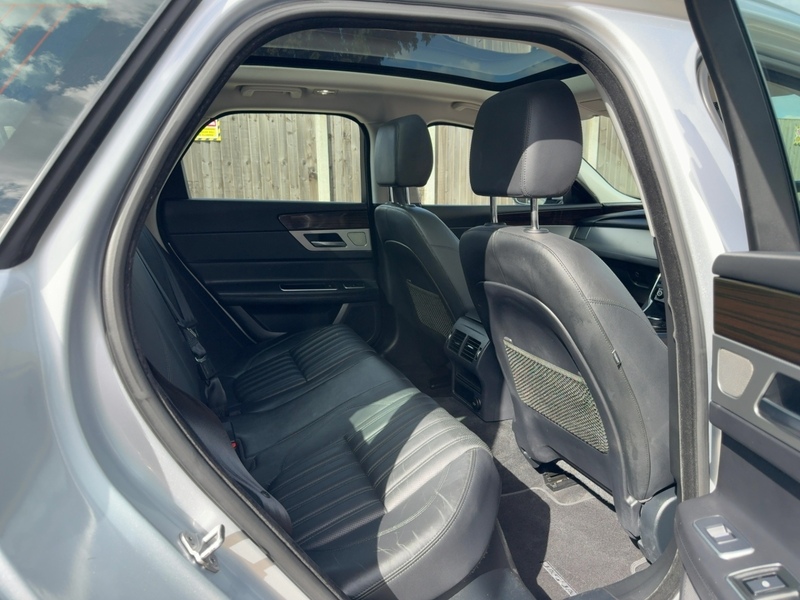 Jaguar 2.0I PORTFOLIO SPORTBRAKE 5DR PETROL AUTO HEATED SEATS SAT NAV BLUETOOTH DAB STEREO REAR CAMERA PARKING AIDS JUST 1 OWNER FROM NEW ONLY 62000 MILES SH 72-74 Mitcham Road