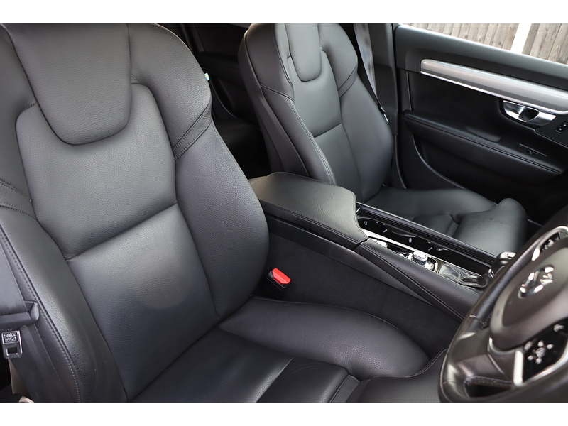 Volvo 2.0 T4 GPF MOMENTUM PRO ESTATE 5DR PETROL AUTO LEATHER HEATED SEATS SATNAV BLUETOOTH DAB RADIO PARKING AIDS SAME OWNER FOR 3 YEARS ONLY 83000 MILES SH 72-74 Mitcham Road