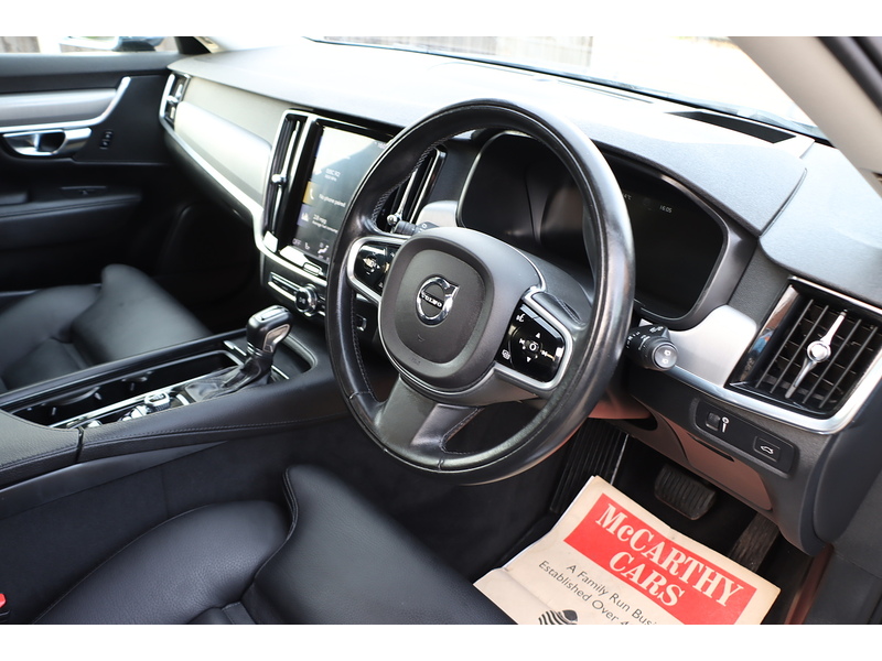 Volvo 2.0 T4 GPF MOMENTUM PRO ESTATE 5DR PETROL AUTO LEATHER HEATED SEATS SATNAV BLUETOOTH DAB RADIO PARKING AIDS SAME OWNER FOR 3 YEARS ONLY 83000 MILES SH 72-74 Mitcham Road