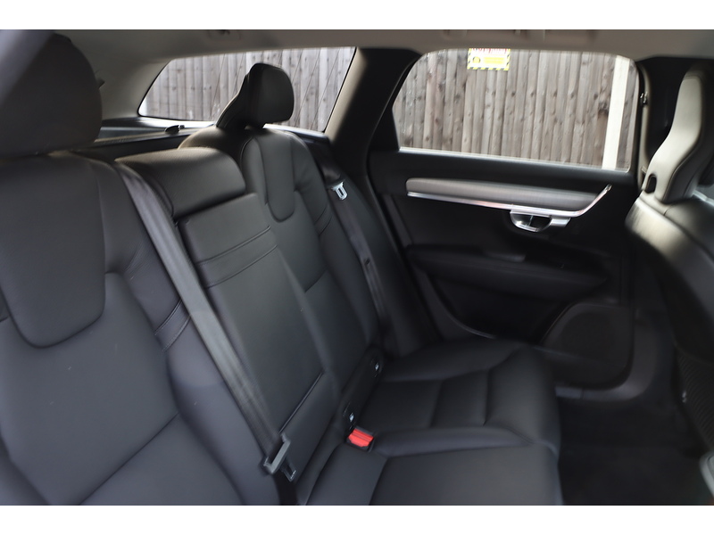 Volvo 2.0 T4 GPF MOMENTUM PRO ESTATE 5DR PETROL AUTO LEATHER HEATED SEATS SATNAV BLUETOOTH DAB RADIO PARKING AIDS SAME OWNER FOR 3 YEARS ONLY 83000 MILES SH 72-74 Mitcham Road