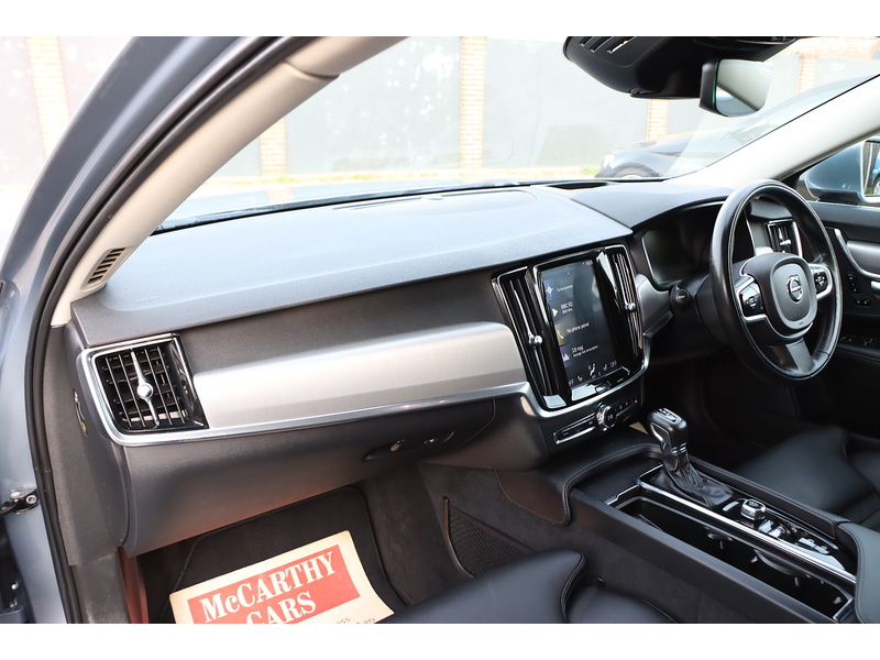 Volvo 2.0 T4 GPF MOMENTUM PRO ESTATE 5DR PETROL AUTO LEATHER HEATED SEATS SATNAV BLUETOOTH DAB RADIO PARKING AIDS SAME OWNER FOR 3 YEARS ONLY 83000 MILES SH 72-74 Mitcham Road