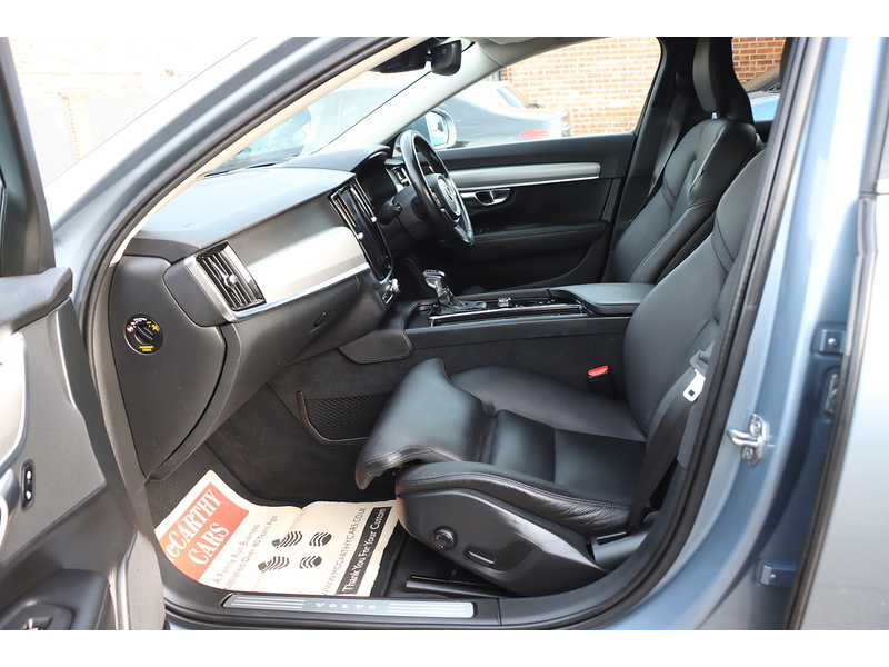 Volvo 2.0 T4 GPF MOMENTUM PRO ESTATE 5DR PETROL AUTO LEATHER HEATED SEATS SATNAV BLUETOOTH DAB RADIO PARKING AIDS SAME OWNER FOR 3 YEARS ONLY 83000 MILES SH 72-74 Mitcham Road