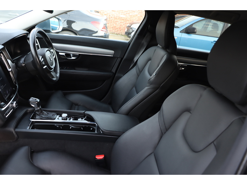 Volvo 2.0 T4 GPF MOMENTUM PRO ESTATE 5DR PETROL AUTO LEATHER HEATED SEATS SATNAV BLUETOOTH DAB RADIO PARKING AIDS SAME OWNER FOR 3 YEARS ONLY 83000 MILES SH 72-74 Mitcham Road