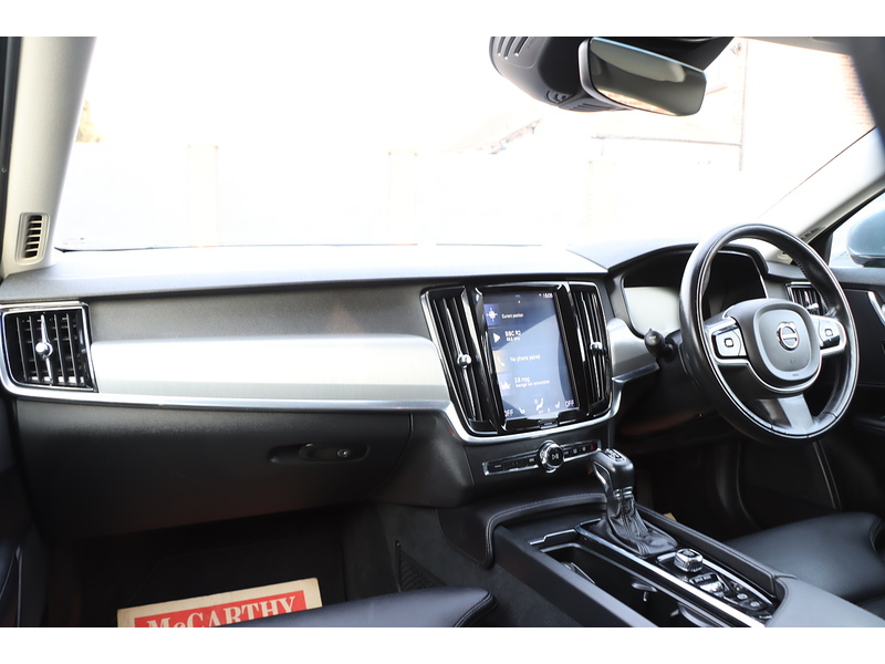 Volvo 2.0 T4 GPF MOMENTUM PRO ESTATE 5DR PETROL AUTO LEATHER HEATED SEATS SATNAV BLUETOOTH DAB RADIO PARKING AIDS SAME OWNER FOR 3 YEARS ONLY 83000 MILES SH 72-74 Mitcham Road