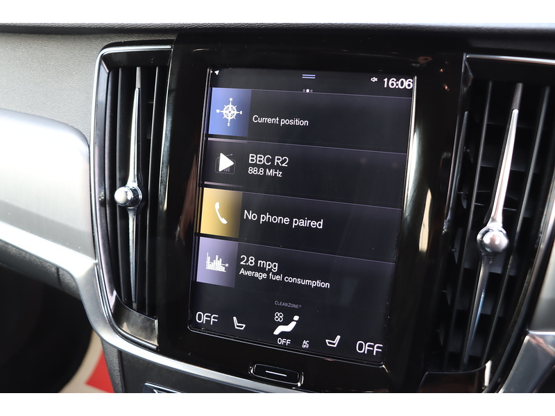 Volvo 2.0 T4 GPF MOMENTUM PRO ESTATE 5DR PETROL AUTO LEATHER HEATED SEATS SATNAV BLUETOOTH DAB RADIO PARKING AIDS SAME OWNER FOR 3 YEARS ONLY 83000 MILES SH 72-74 Mitcham Road