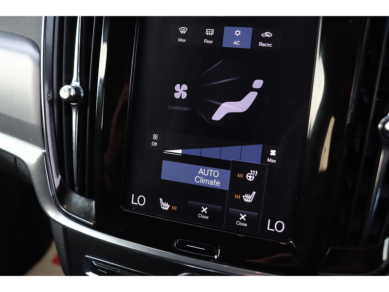 Volvo 2.0 T4 GPF MOMENTUM PRO ESTATE 5DR PETROL AUTO LEATHER HEATED SEATS SATNAV BLUETOOTH DAB RADIO PARKING AIDS SAME OWNER FOR 3 YEARS ONLY 83000 MILES SH 72-74 Mitcham Road