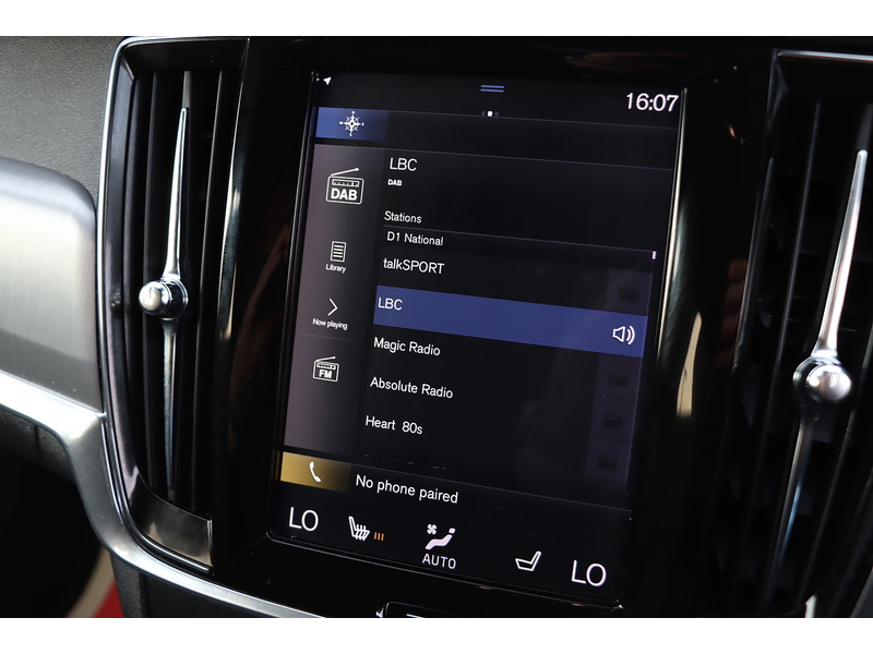 Volvo 2.0 T4 GPF MOMENTUM PRO ESTATE 5DR PETROL AUTO LEATHER HEATED SEATS SATNAV BLUETOOTH DAB RADIO PARKING AIDS SAME OWNER FOR 3 YEARS ONLY 83000 MILES SH 72-74 Mitcham Road