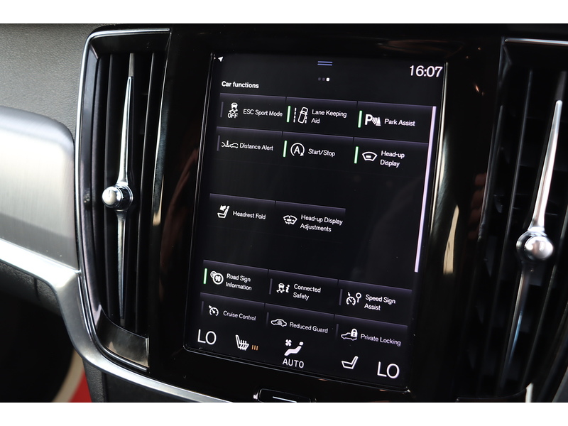 Volvo 2.0 T4 GPF MOMENTUM PRO ESTATE 5DR PETROL AUTO LEATHER HEATED SEATS SATNAV BLUETOOTH DAB RADIO PARKING AIDS SAME OWNER FOR 3 YEARS ONLY 83000 MILES SH 72-74 Mitcham Road