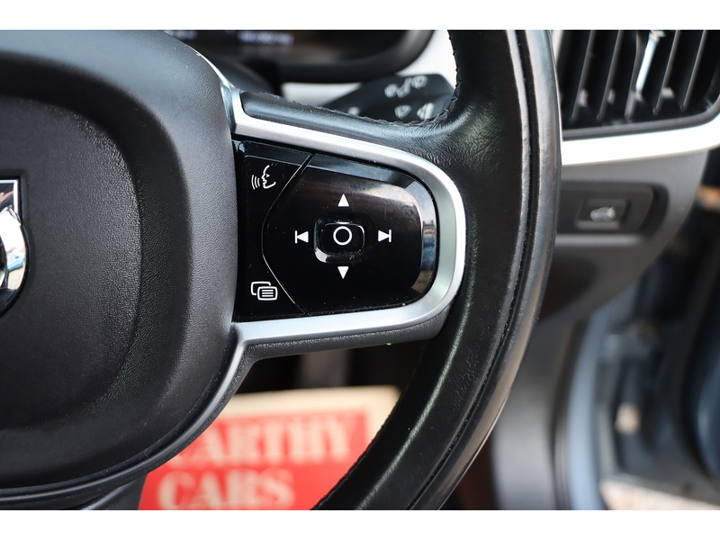 Volvo 2.0 T4 GPF MOMENTUM PRO ESTATE 5DR PETROL AUTO LEATHER HEATED SEATS SATNAV BLUETOOTH DAB RADIO PARKING AIDS SAME OWNER FOR 3 YEARS ONLY 83000 MILES SH 72-74 Mitcham Road