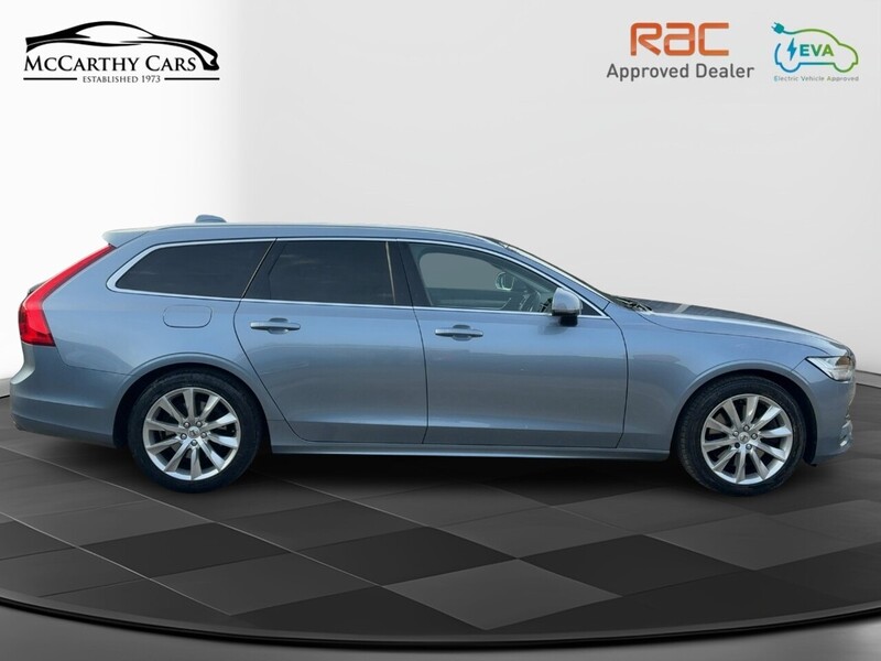 Volvo 2.0 T4 GPF MOMENTUM PRO ESTATE 5DR PETROL AUTO LEATHER HEATED SEATS SATNAV BLUETOOTH DAB RADIO PARKING AIDS SAME OWNER FOR 3 YEARS ONLY 83000 MILES SH 72-74 Mitcham Road